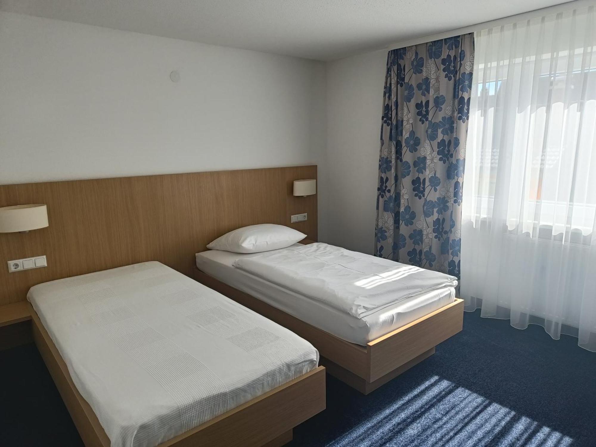 Hotel Bahnhof جيستيتين المظهر الخارجي الصورة